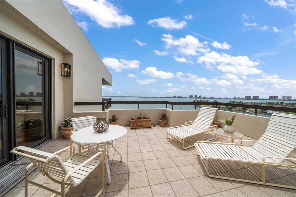 На продажу: $1,075,000 (3 спален, 2 ванн, 1200 Квадратных фут)