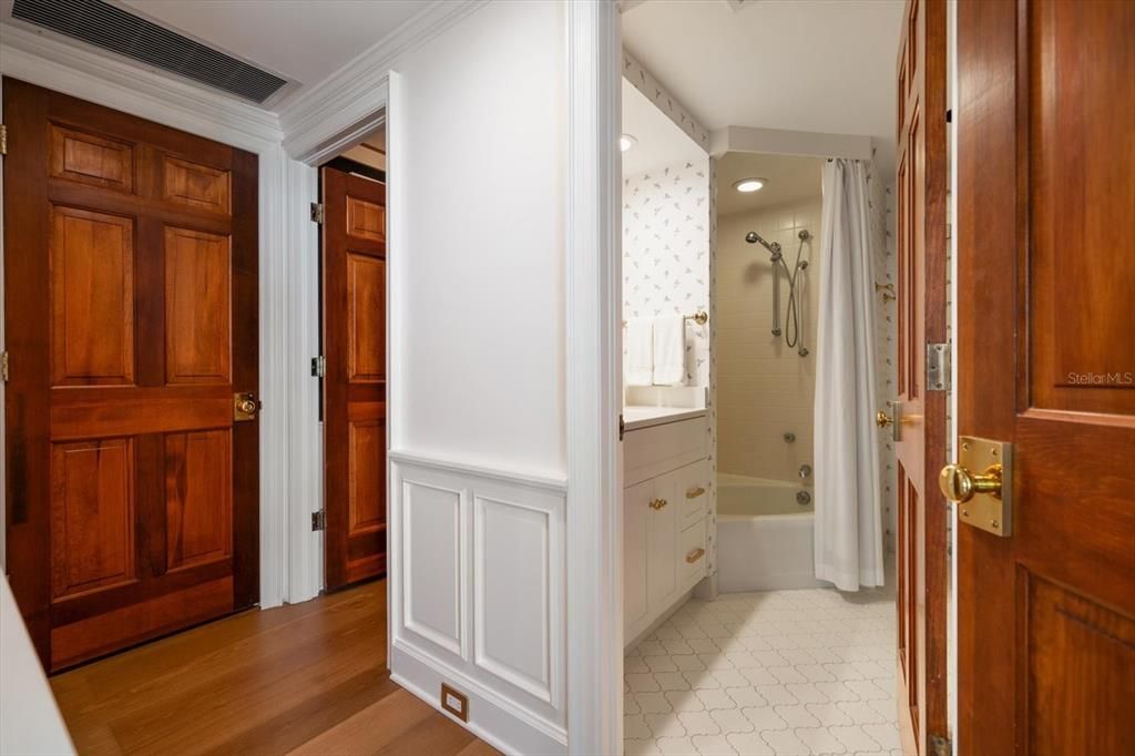 На продажу: $1,075,000 (3 спален, 2 ванн, 1200 Квадратных фут)