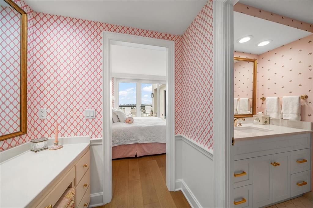 На продажу: $1,075,000 (3 спален, 2 ванн, 1200 Квадратных фут)