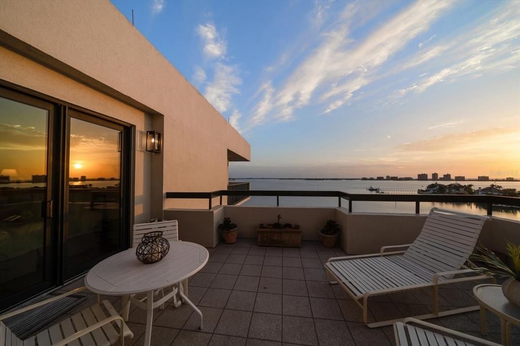 На продажу: $1,075,000 (3 спален, 2 ванн, 1200 Квадратных фут)