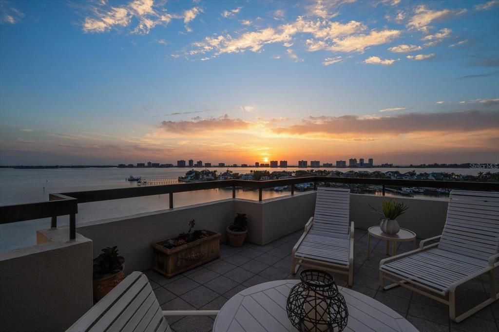 На продажу: $1,075,000 (3 спален, 2 ванн, 1200 Квадратных фут)