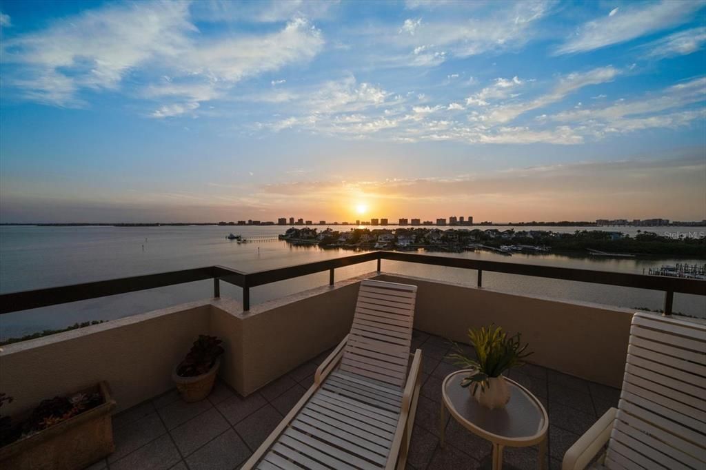 На продажу: $1,075,000 (3 спален, 2 ванн, 1200 Квадратных фут)