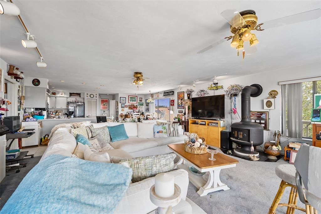 待售: $750,000 (2 贝兹, 2 浴室, 2356 平方英尺)