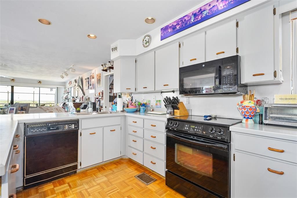 待售: $750,000 (2 贝兹, 2 浴室, 2356 平方英尺)