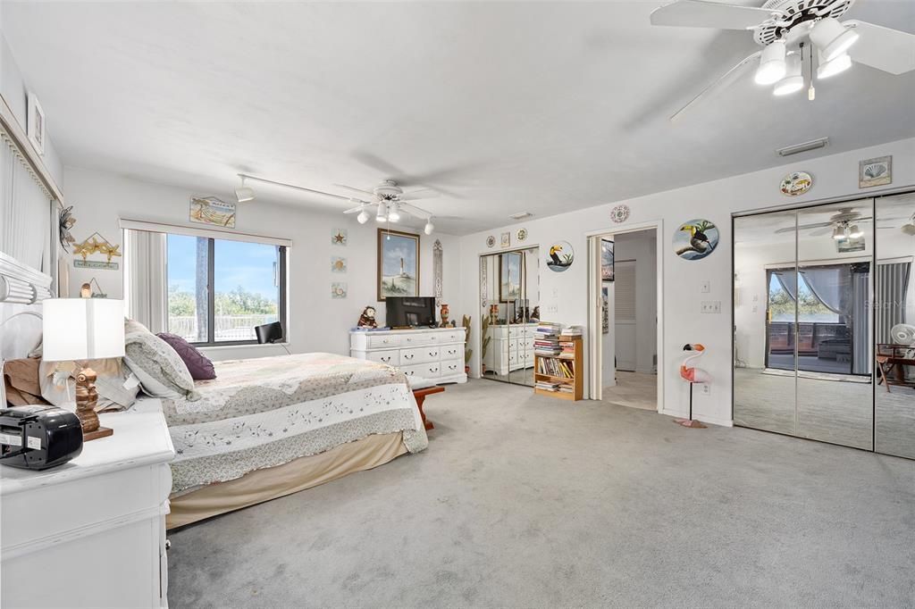 待售: $750,000 (2 贝兹, 2 浴室, 2356 平方英尺)