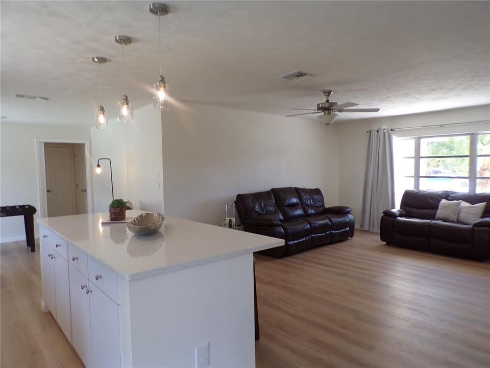 For Rent: $3,000 (3 beds, 2 baths, 1449 Square Feet)