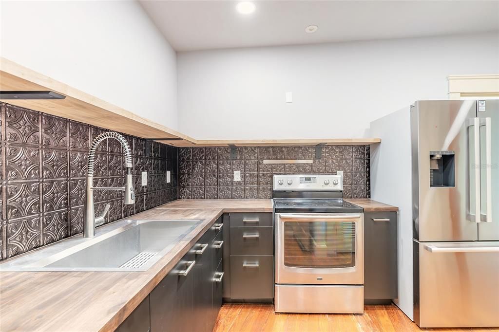 For Sale: $1,950,000 (0 beds, 0 baths, 7044 Square Feet)