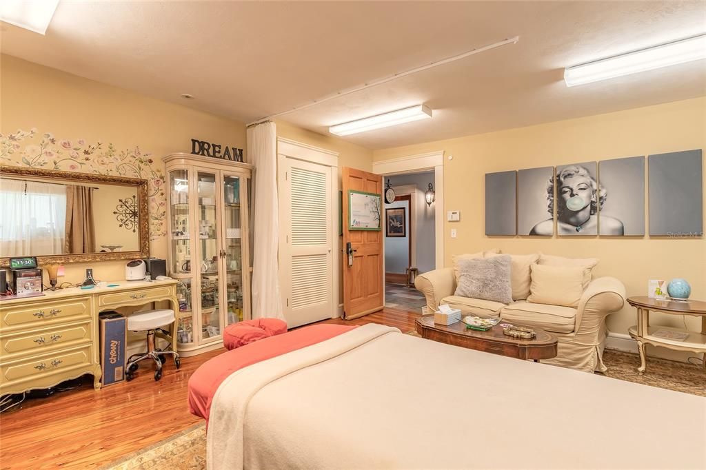 For Sale: $1,950,000 (0 beds, 0 baths, 7044 Square Feet)