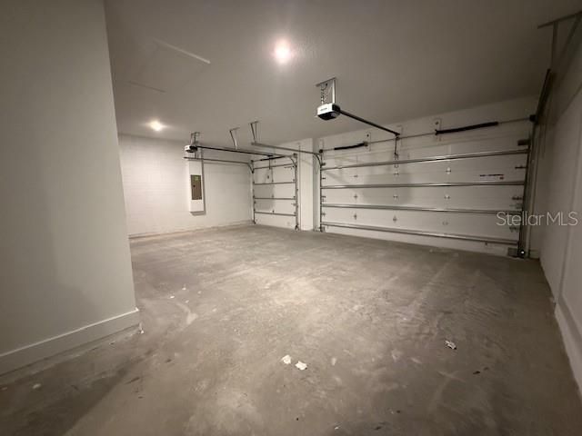 合同活跃: $579,000 (3 贝兹, 2 浴室, 2411 平方英尺)