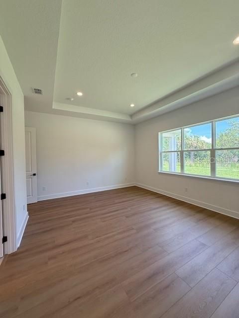 合同活跃: $579,000 (3 贝兹, 2 浴室, 2411 平方英尺)