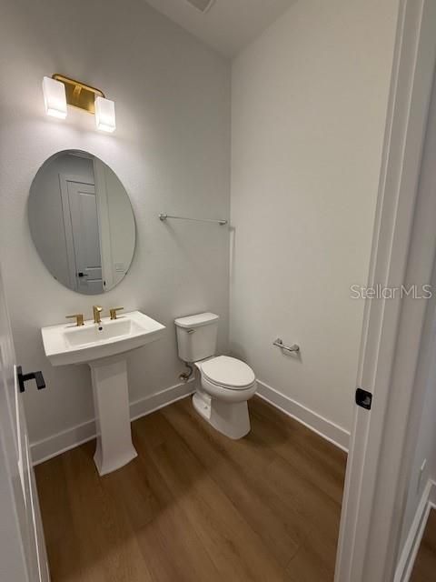 合同活跃: $579,000 (3 贝兹, 2 浴室, 2411 平方英尺)