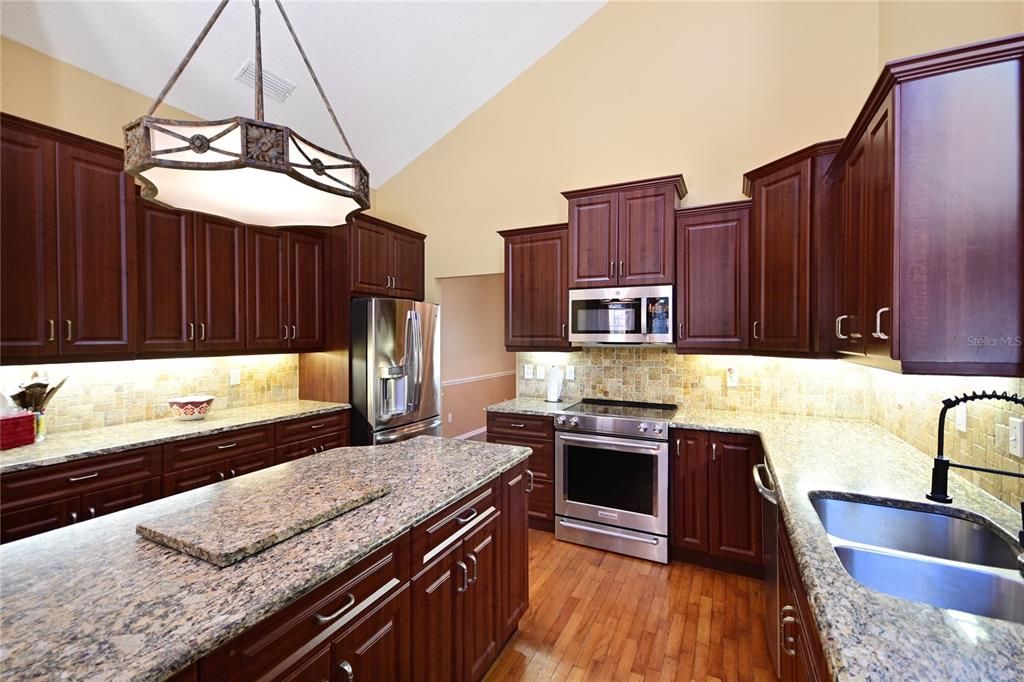 For Sale: $950,000 (4 beds, 4 baths, 3173 Square Feet)