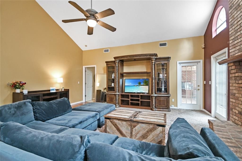 For Sale: $950,000 (4 beds, 4 baths, 3173 Square Feet)