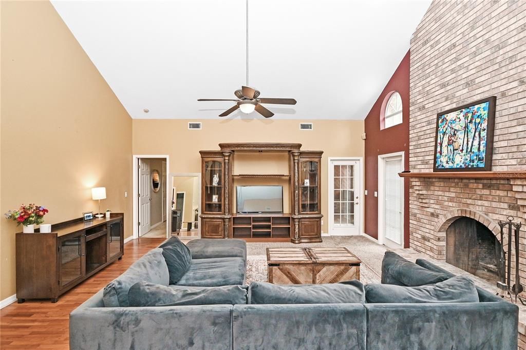 For Sale: $950,000 (4 beds, 4 baths, 3173 Square Feet)