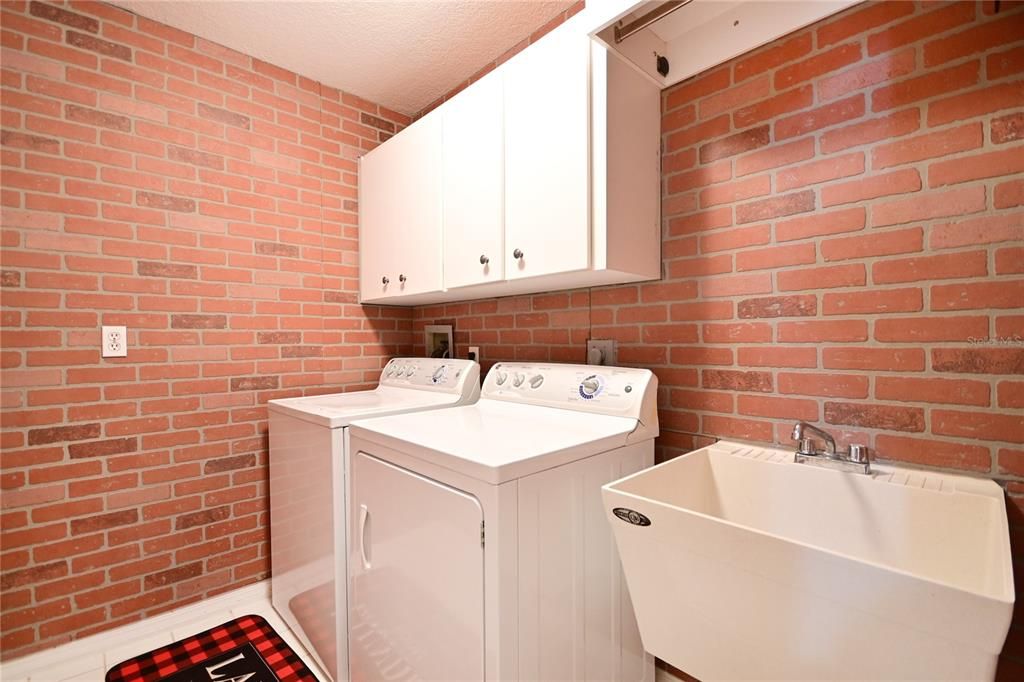 For Sale: $950,000 (4 beds, 4 baths, 3173 Square Feet)