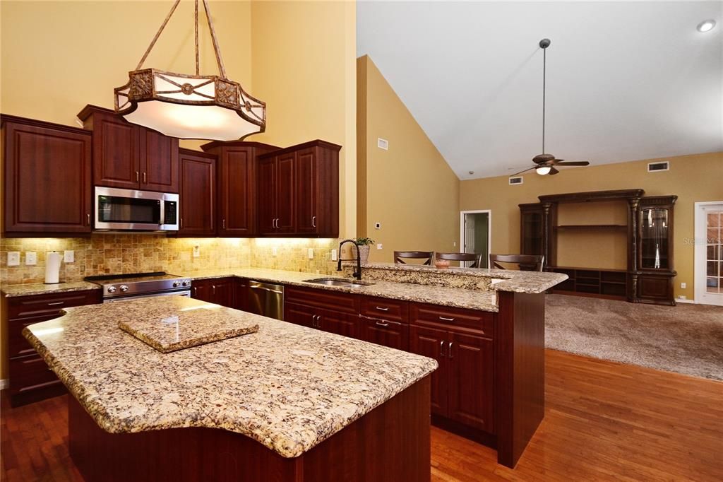 For Sale: $950,000 (4 beds, 4 baths, 3173 Square Feet)