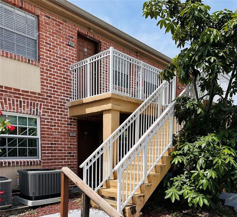 For Sale: $110,000 (1 beds, 1 baths, 550 Square Feet)