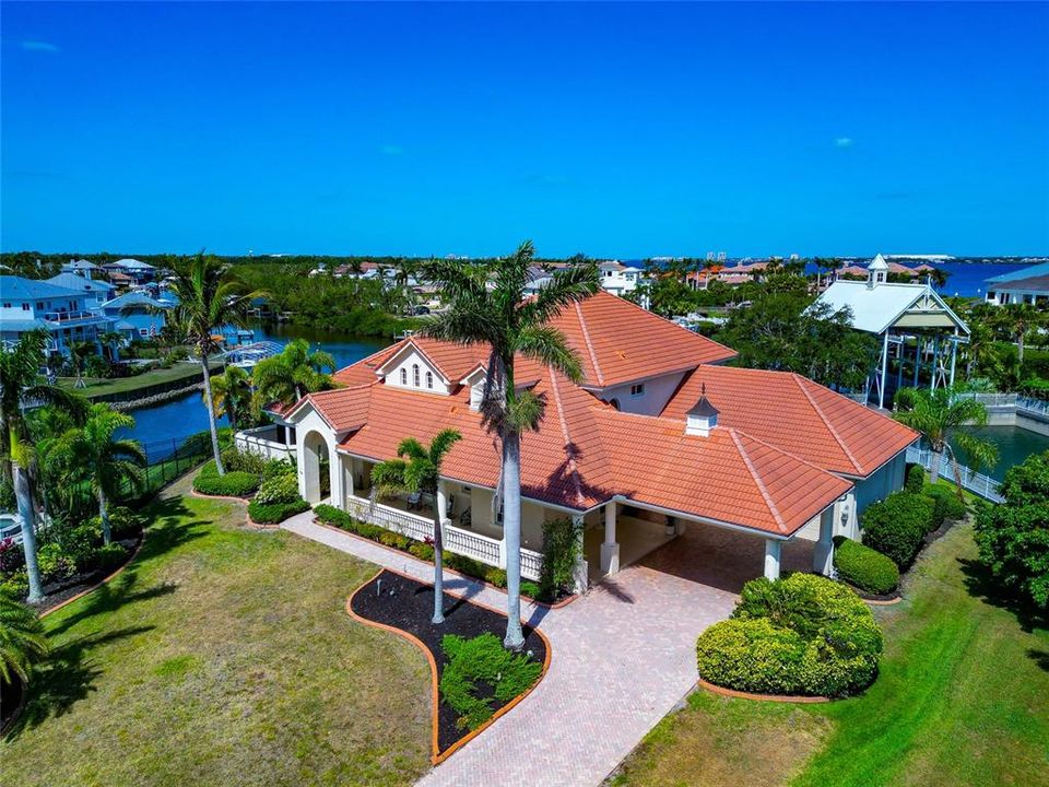 For Sale: $2,249,900 (3 beds, 4 baths, 3911 Square Feet)