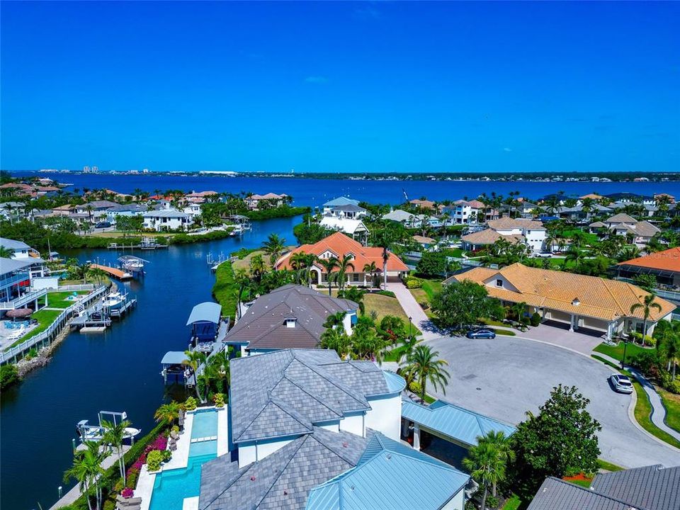 For Sale: $2,249,900 (3 beds, 4 baths, 3911 Square Feet)