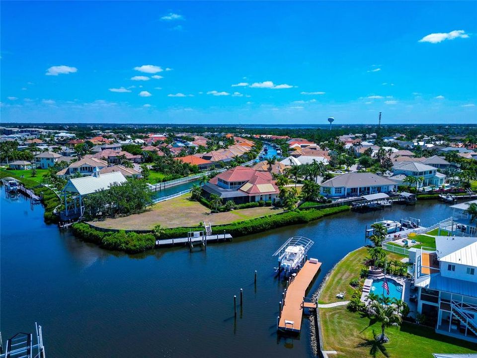 For Sale: $2,249,900 (3 beds, 4 baths, 3911 Square Feet)