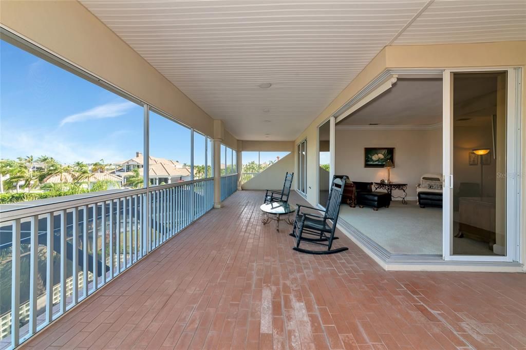 For Sale: $2,249,900 (3 beds, 4 baths, 3911 Square Feet)