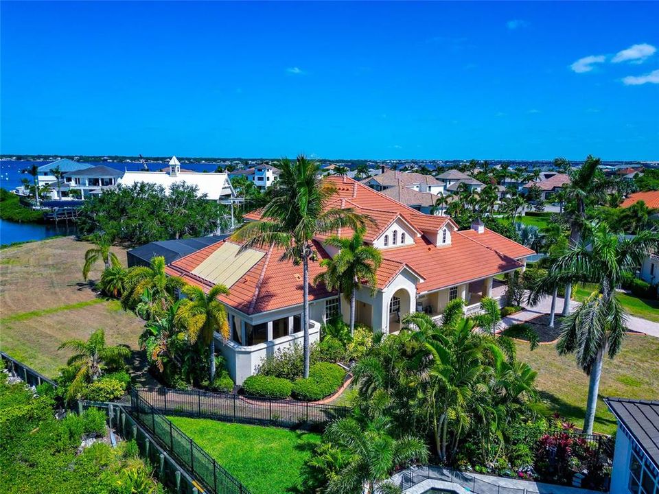 For Sale: $2,249,900 (3 beds, 4 baths, 3911 Square Feet)