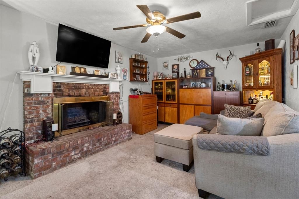 待售: $649,000 (3 贝兹, 1 浴室, 1200 平方英尺)