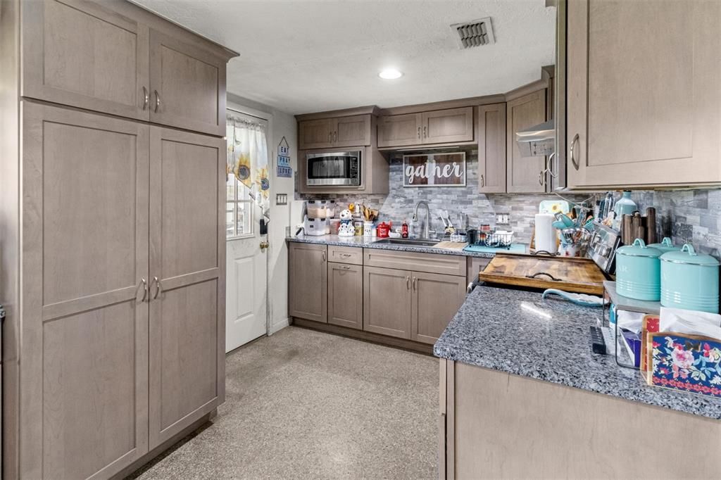 待售: $649,000 (3 贝兹, 1 浴室, 1200 平方英尺)