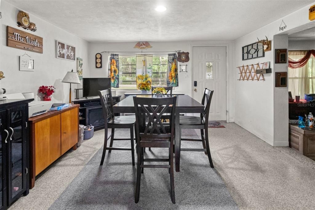 待售: $649,000 (3 贝兹, 1 浴室, 1200 平方英尺)