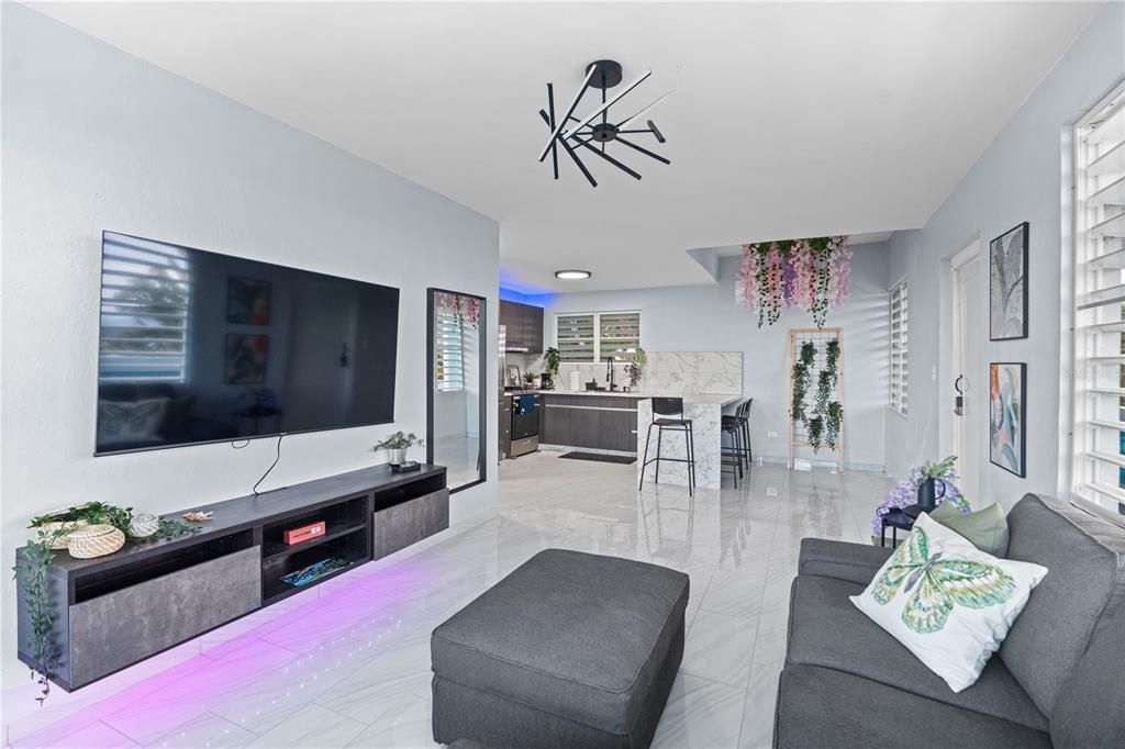 На продажу: $659,900 (7 спален, 0 ванн, 2000 Квадратных фут)