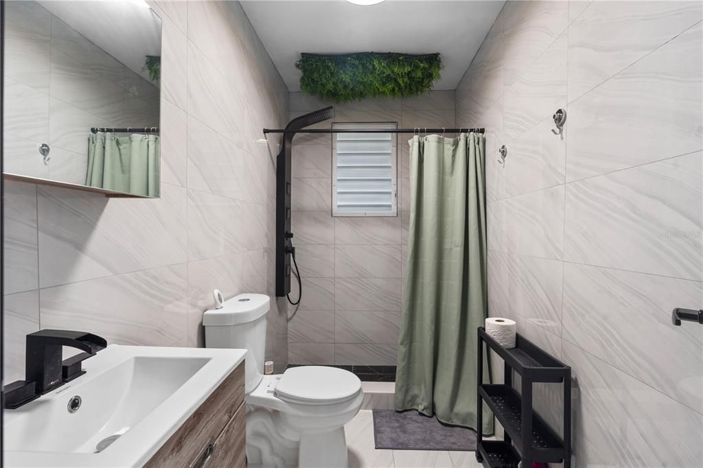 На продажу: $659,900 (7 спален, 0 ванн, 2000 Квадратных фут)