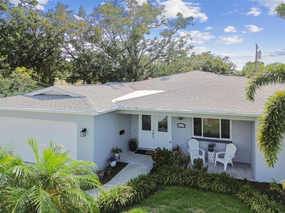 Recently Sold: $685,000 (4 beds, 2 baths, 2424 Square Feet)