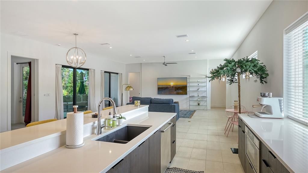 待售: $2,500,000 (4 贝兹, 0 浴室, 4451 平方英尺)