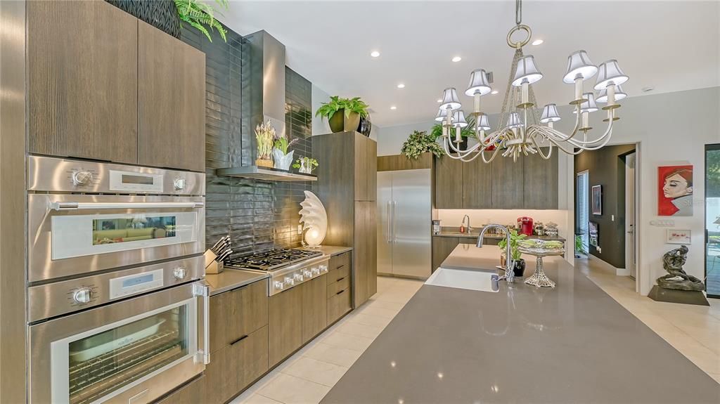 待售: $2,500,000 (4 贝兹, 0 浴室, 4451 平方英尺)