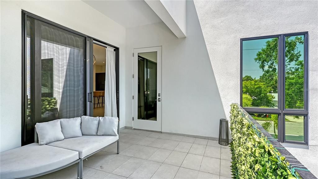 待售: $2,500,000 (4 贝兹, 0 浴室, 4451 平方英尺)