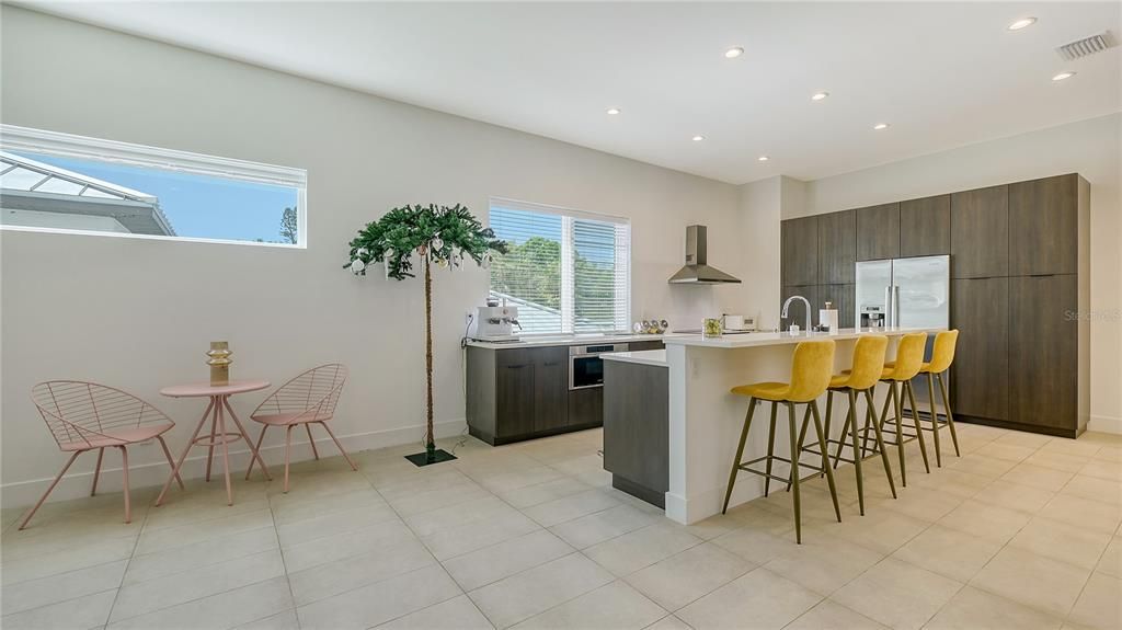 待售: $2,500,000 (4 贝兹, 0 浴室, 4451 平方英尺)