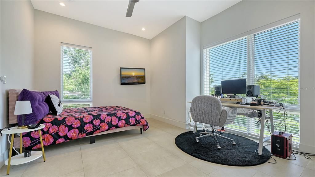 待售: $2,500,000 (4 贝兹, 0 浴室, 4451 平方英尺)