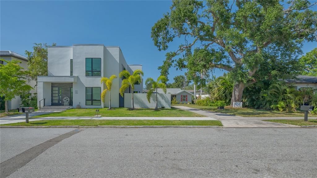 待售: $2,500,000 (4 贝兹, 0 浴室, 4451 平方英尺)