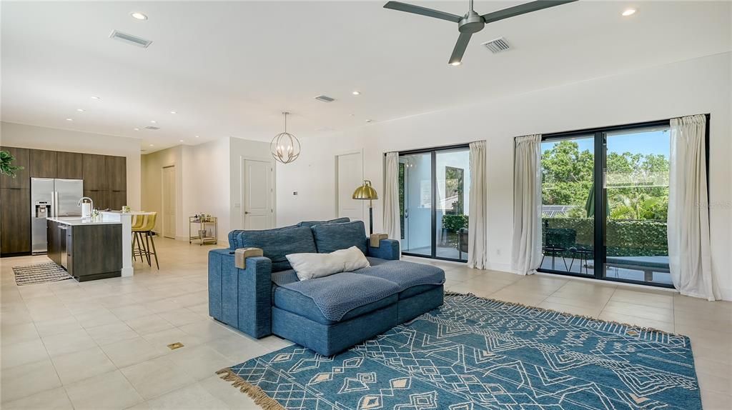 待售: $2,500,000 (4 贝兹, 0 浴室, 4451 平方英尺)