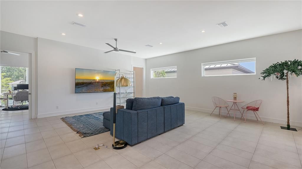 待售: $2,500,000 (4 贝兹, 0 浴室, 4451 平方英尺)