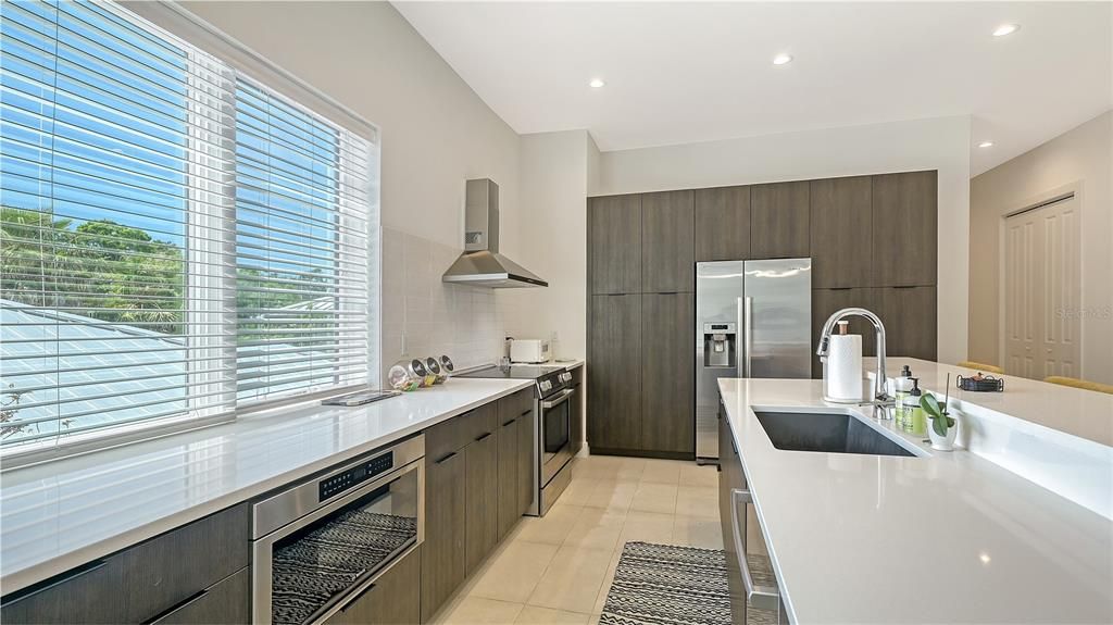 待售: $2,500,000 (4 贝兹, 0 浴室, 4451 平方英尺)