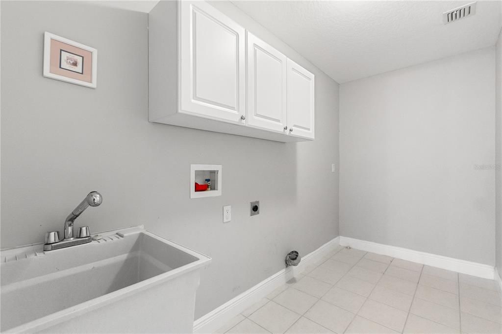 INTERIOR LAUNDRY ROOM MAIN FLOOR