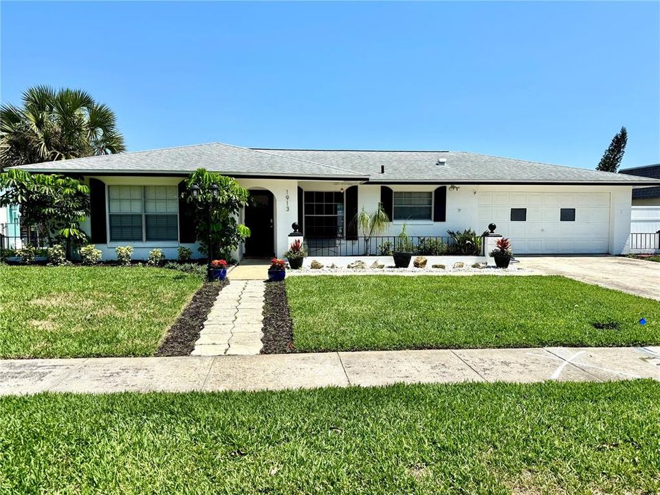 For Sale: $424,900 (4 beds, 2 baths, 1664 Square Feet)