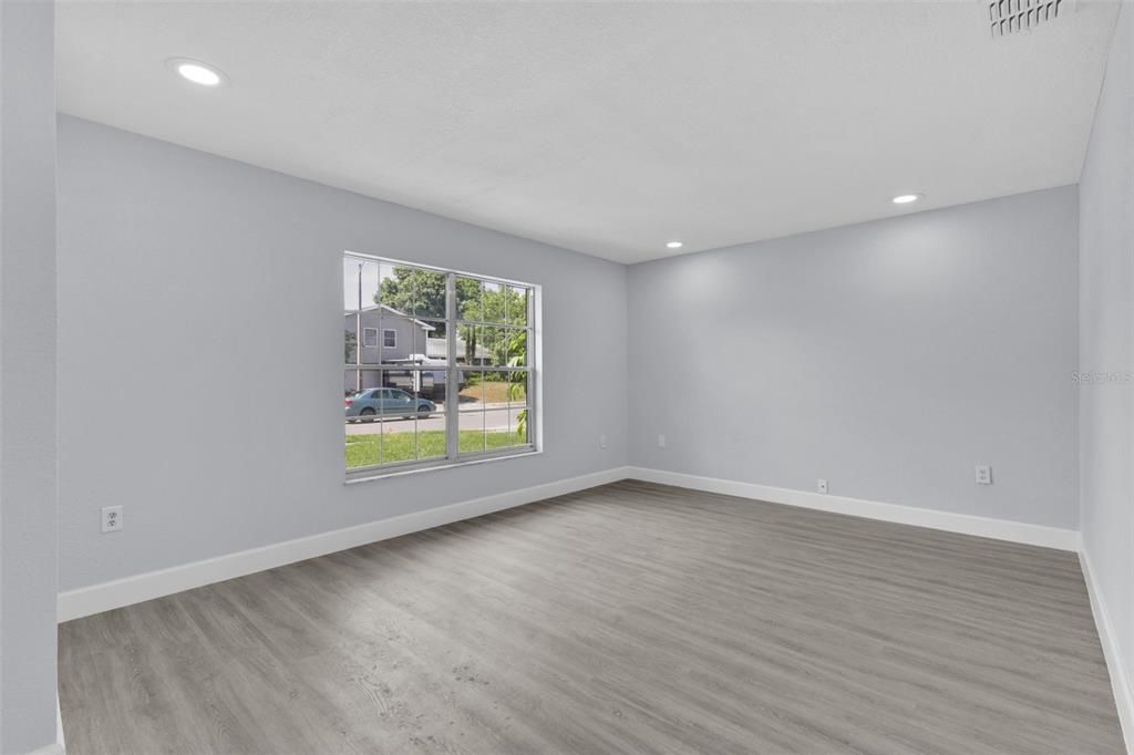 For Sale: $424,900 (4 beds, 2 baths, 1664 Square Feet)