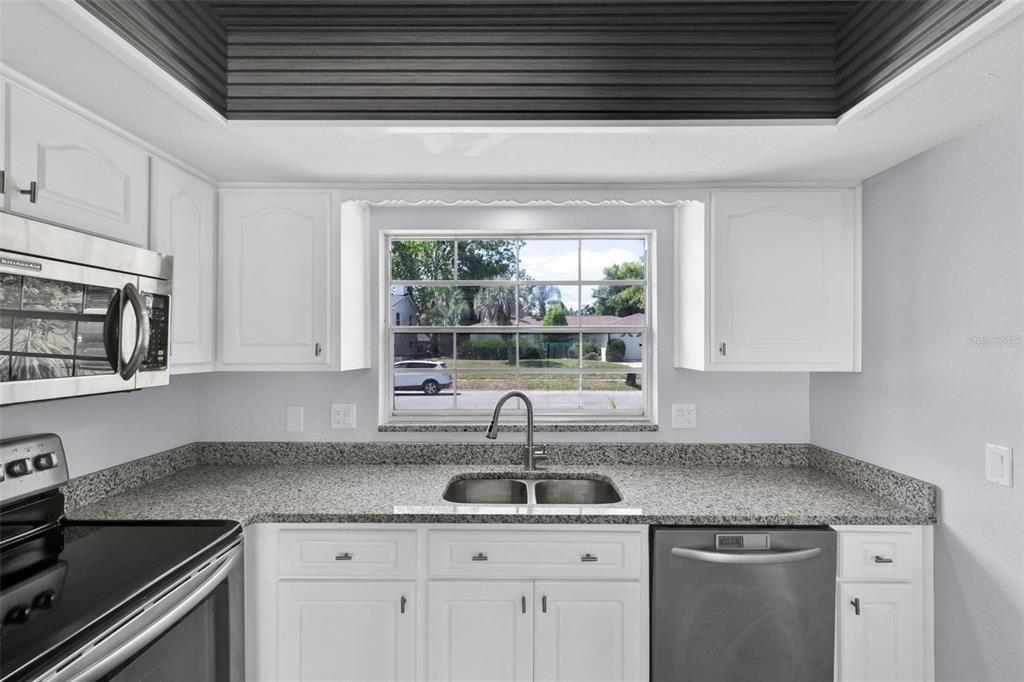 For Sale: $424,900 (4 beds, 2 baths, 1664 Square Feet)