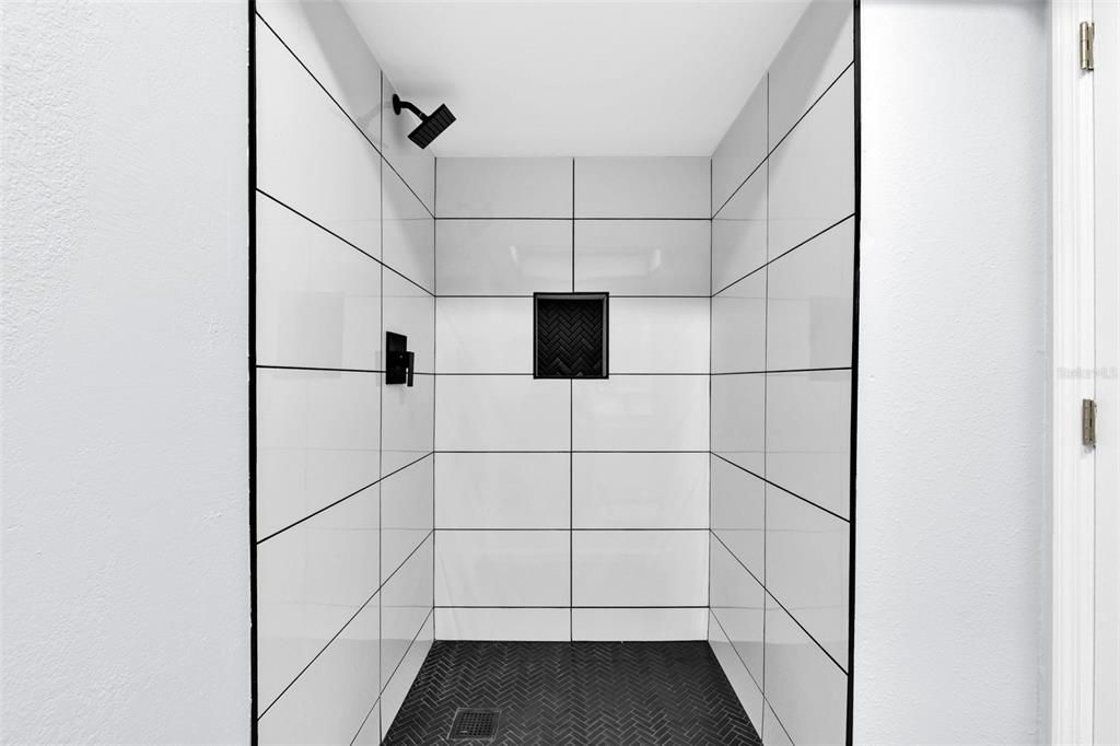 For Sale: $424,900 (4 beds, 2 baths, 1664 Square Feet)