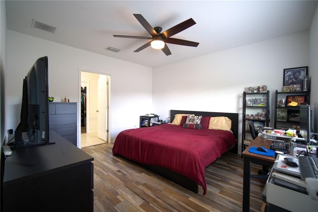 合同活跃: $314,999 (3 贝兹, 2 浴室, 1528 平方英尺)