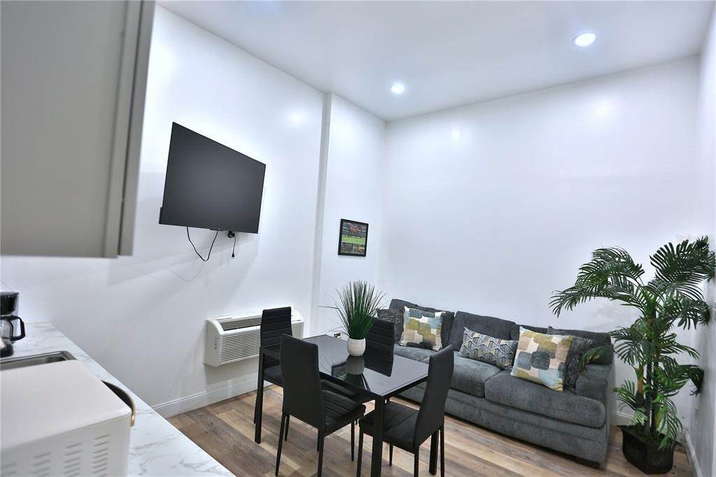 На продажу: $2,499,995 (3 спален, 3 ванн, 3050 Квадратных фут)