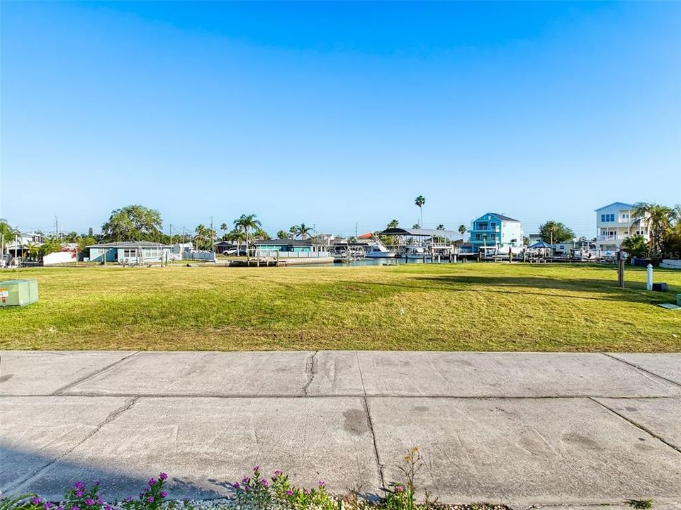 待售: $299,000 (0.15 acres)