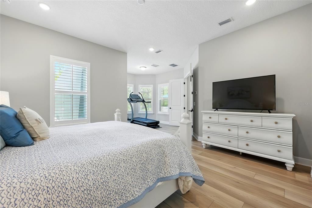 Active With Contract: $1,275,000 (5 beds, 3 baths, 3392 Square Feet)